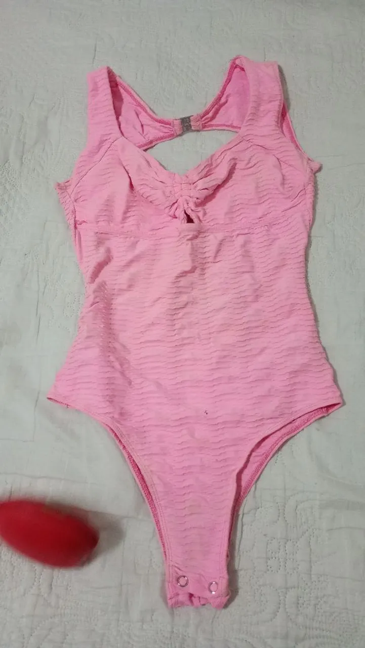 Body rosa com detalhe no decote