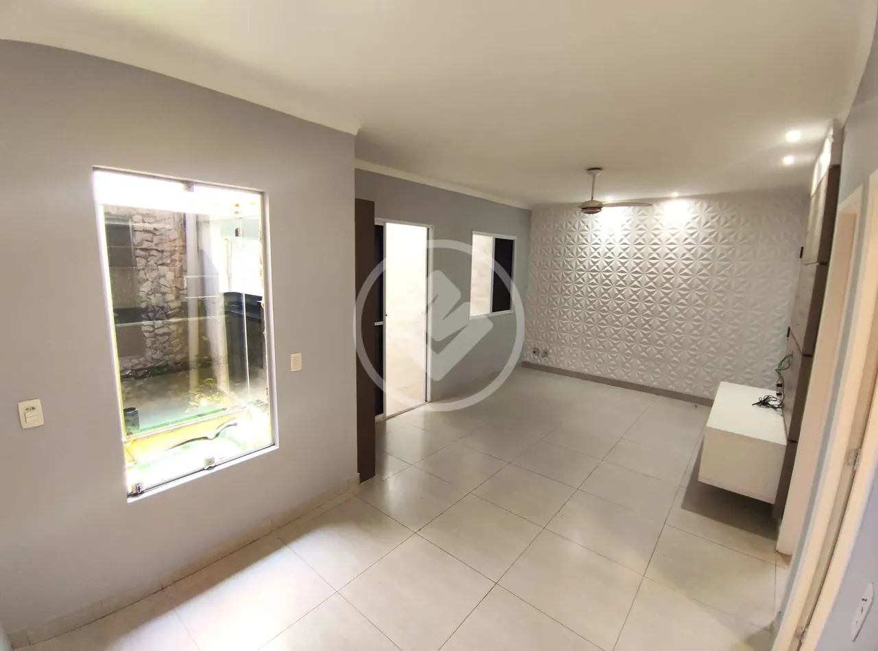 Condomínio Rio Claro - Casa de 100 m² - Terreno de 145 m² - 2 Quartos sendo 1 Suíte - 2 Va