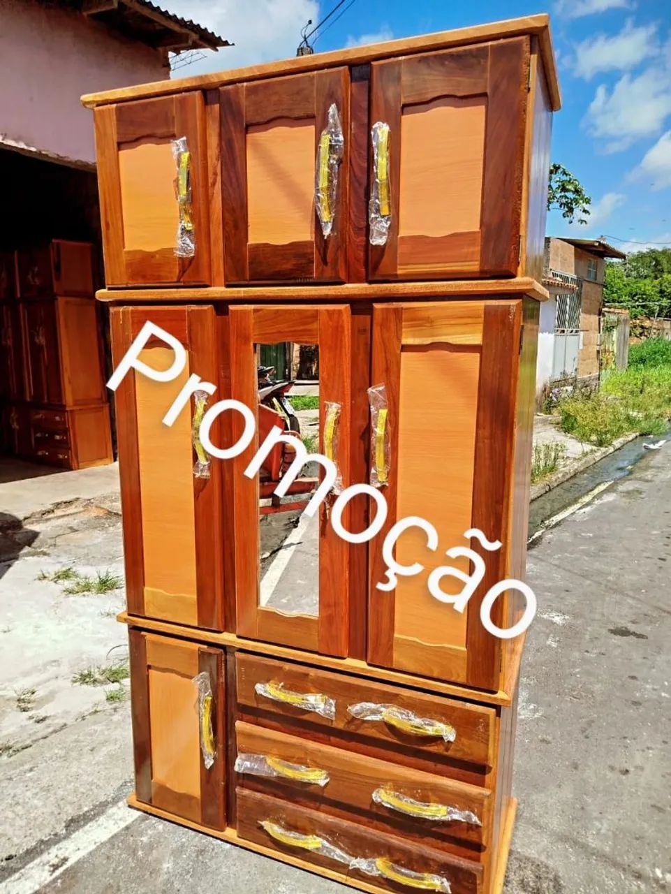 Guarda-Roupa de Madeira - Promoção!