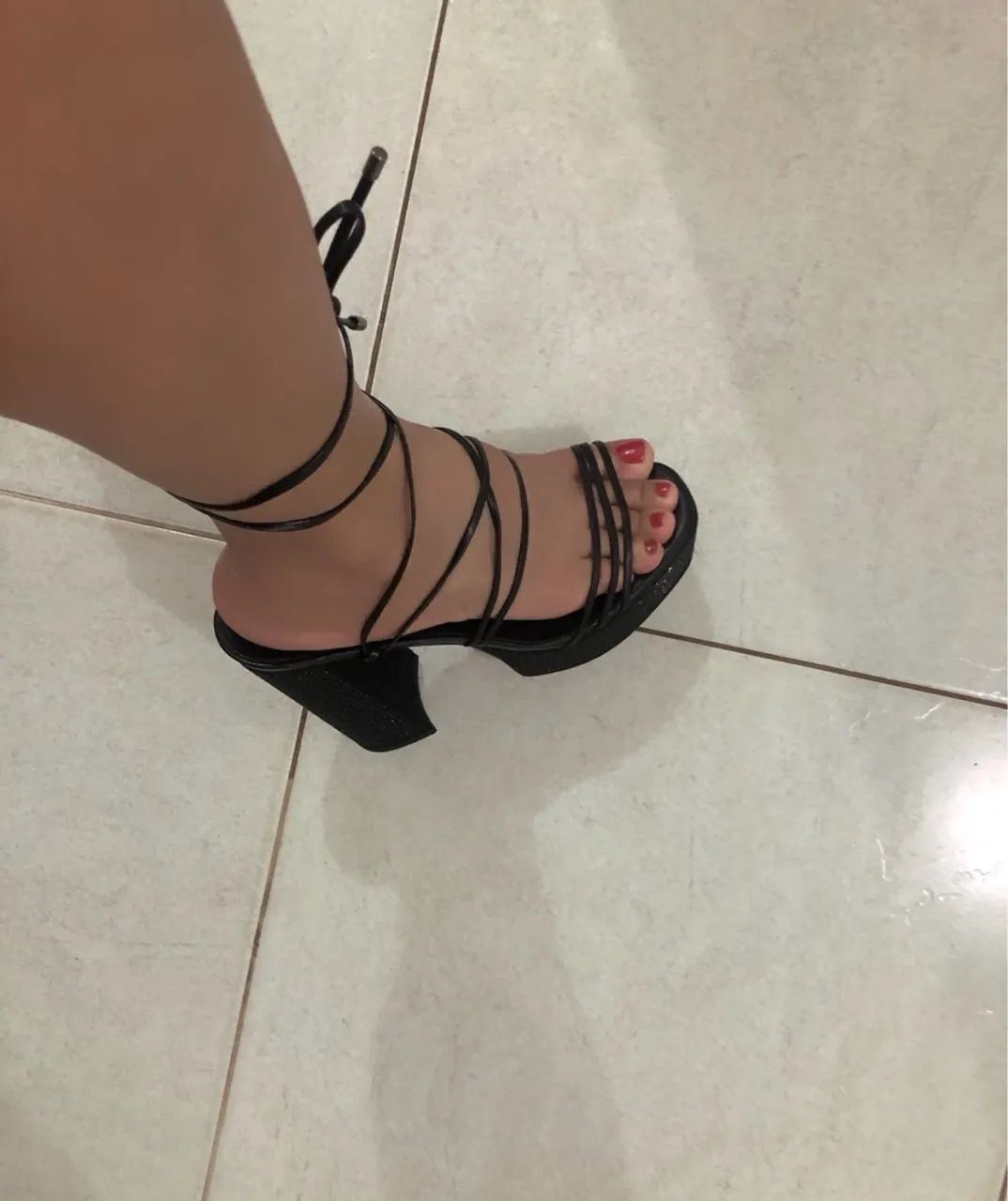 Sandália de salto alto preta - Foto 2