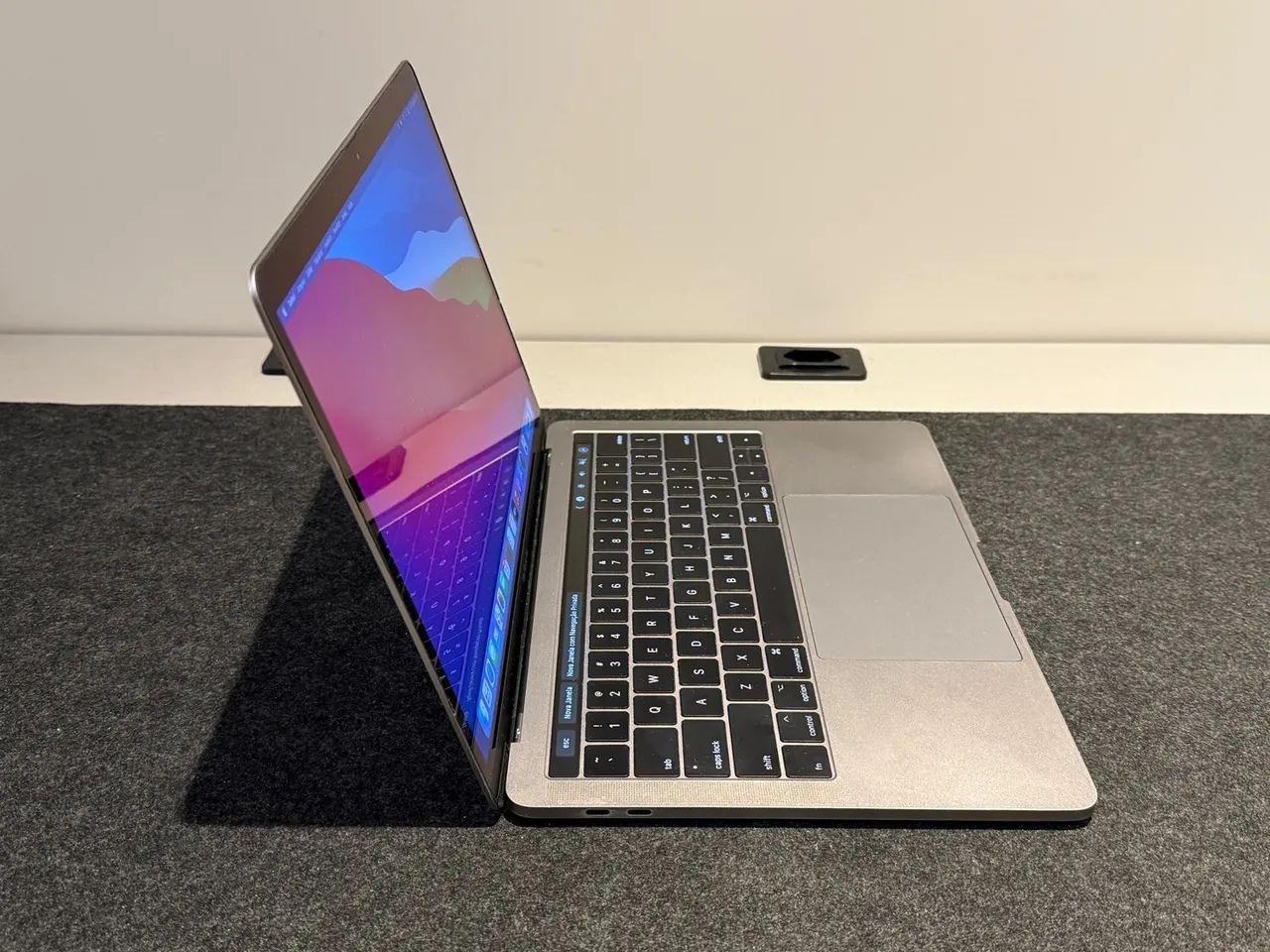 MacBook Pro 13 polegadas Touch Bar 2017 Usado - Foto 2