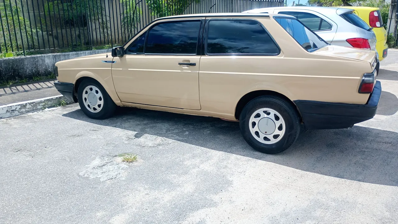 Carro bem conservado, nada de ferrugem.