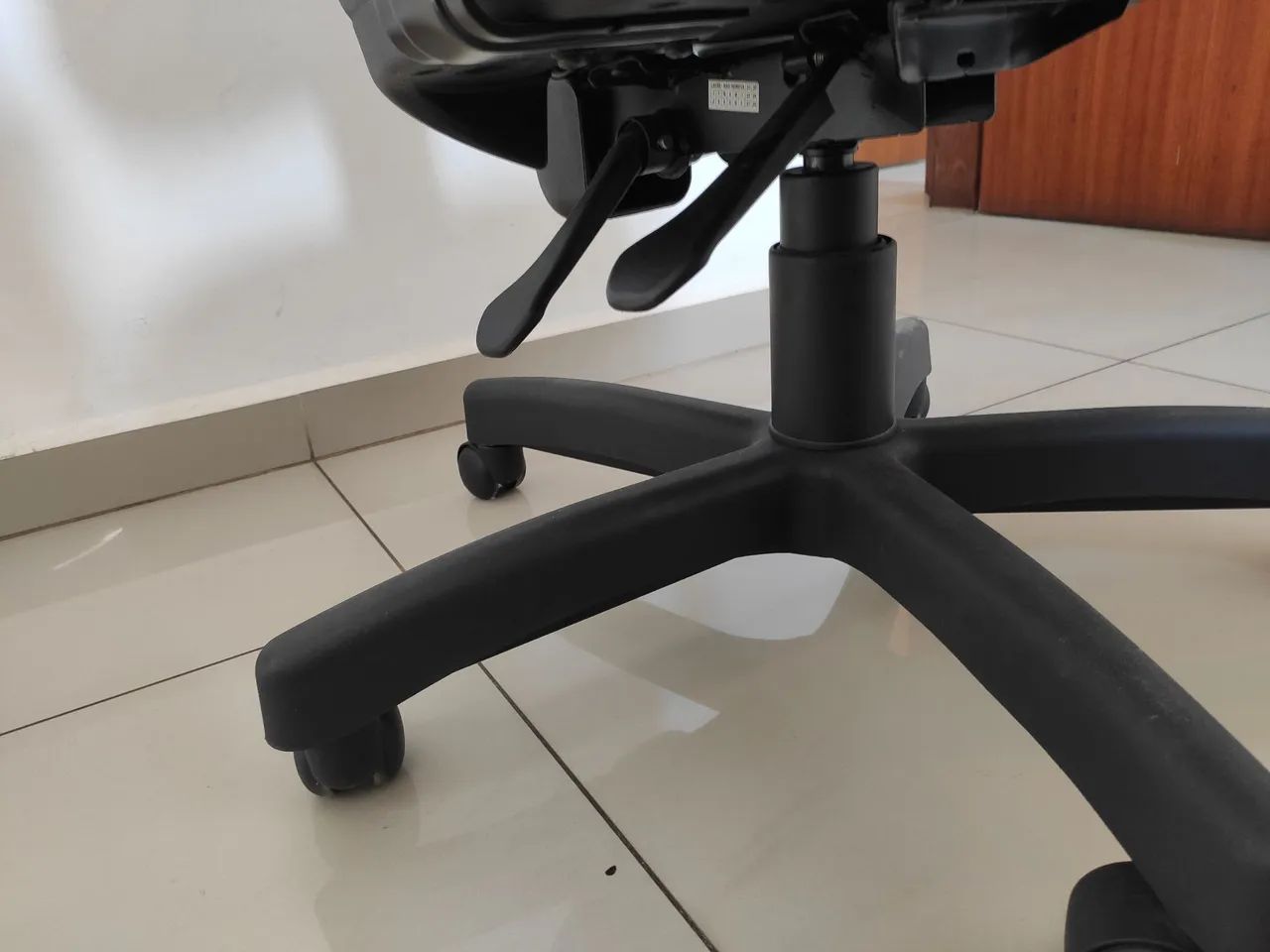 Cadeira de Escritório Giratória Ergonômica Cadeflex Diretor - Foto 3