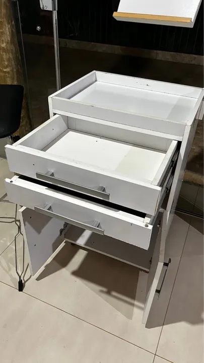 Rack de madeira branco com 3 gavetas