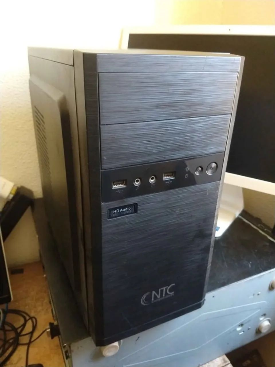 PC Xeon E3 1220 V3 Memória 8GB Placa de Vídeo Radeon HD 7550 e Wifi