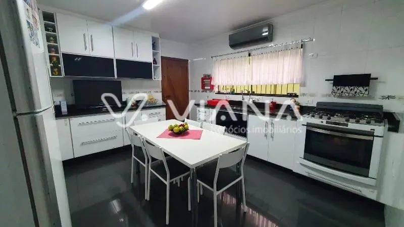 Sobrado 3 Dormitórios no Bairro Parque Jaçatuba em Santo André - Foto 3