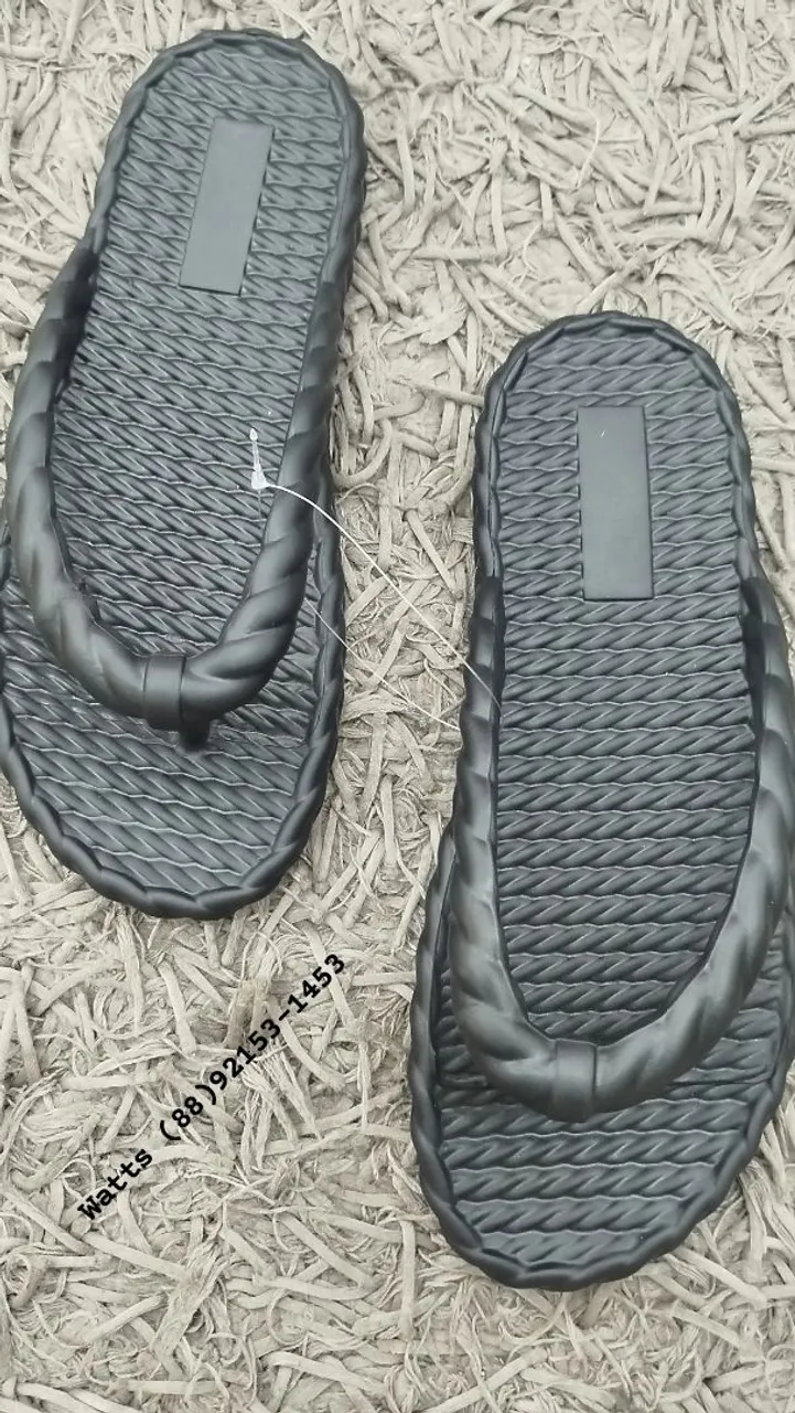 Chinelo de dedo masculino preto