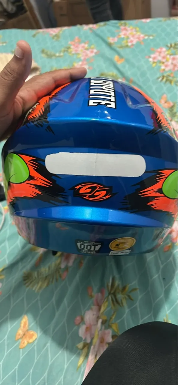 Capacete tá zero