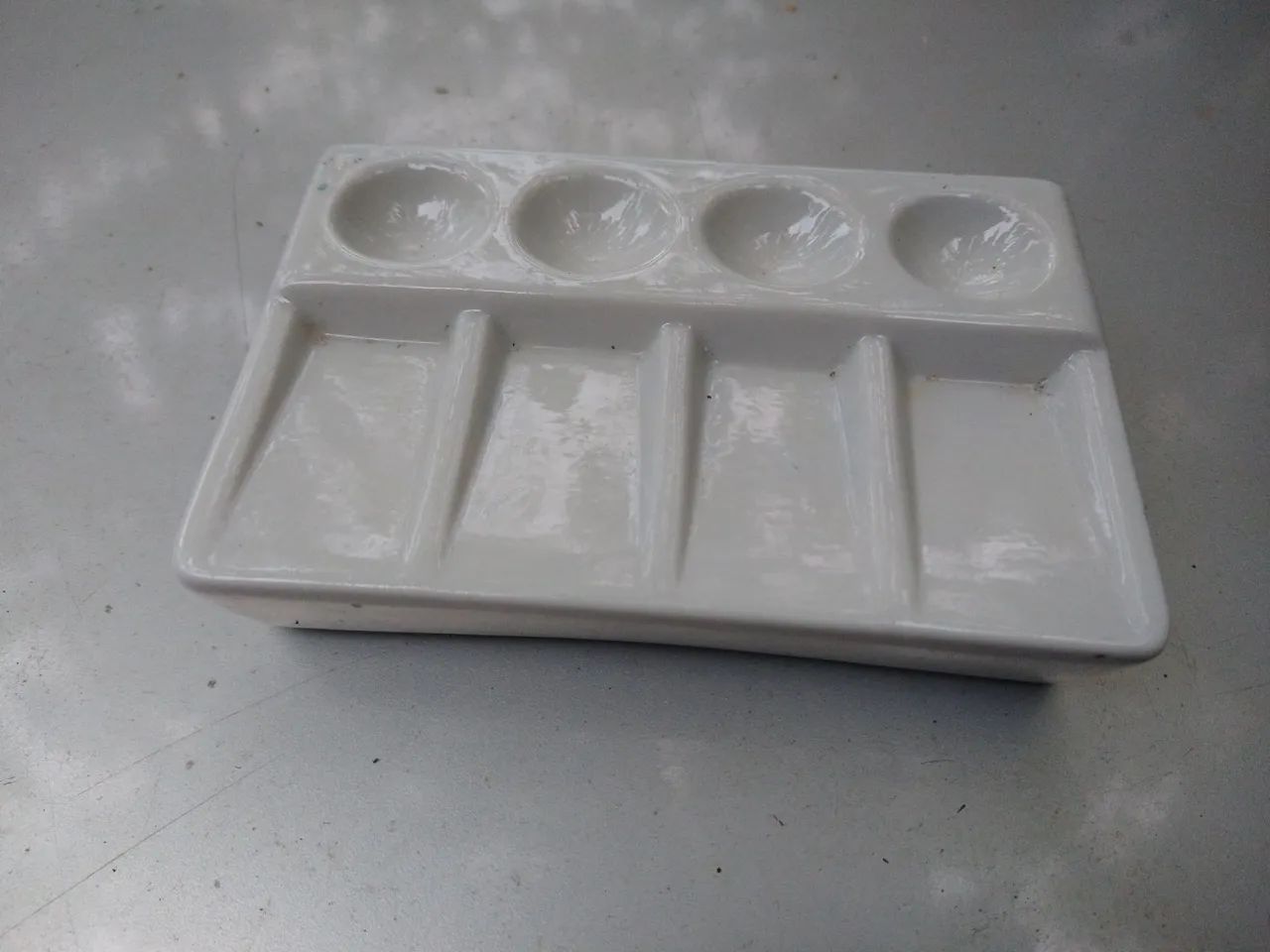 Godê de cerâmica para pintura.