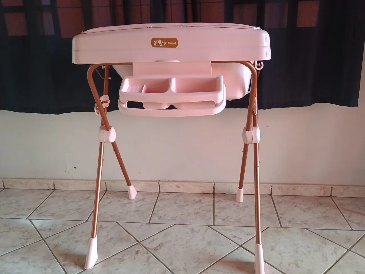 Trocador de bebê com banheira, ninho, almofada amamentação, protetor de berço 
