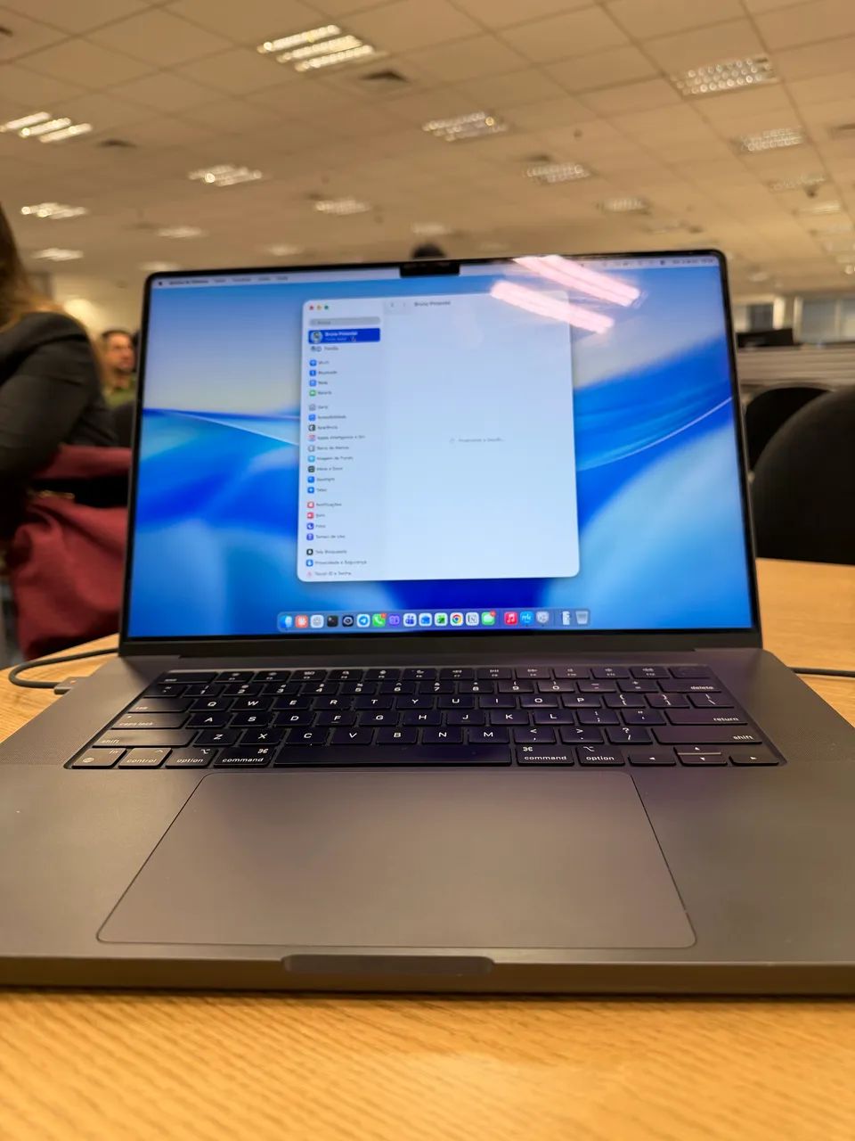 MacBook Pro de 16? com M3 Pro, CPU de 12 núcleos, GPU de 18 núcleos e 18 GB de memória. - Foto 2