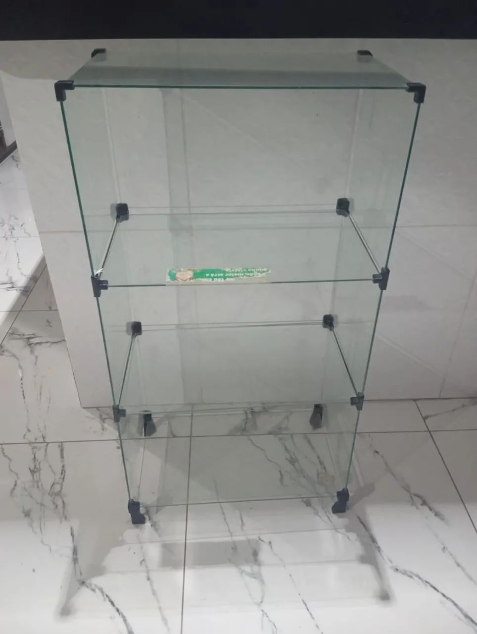 Vende-se está vitrine!