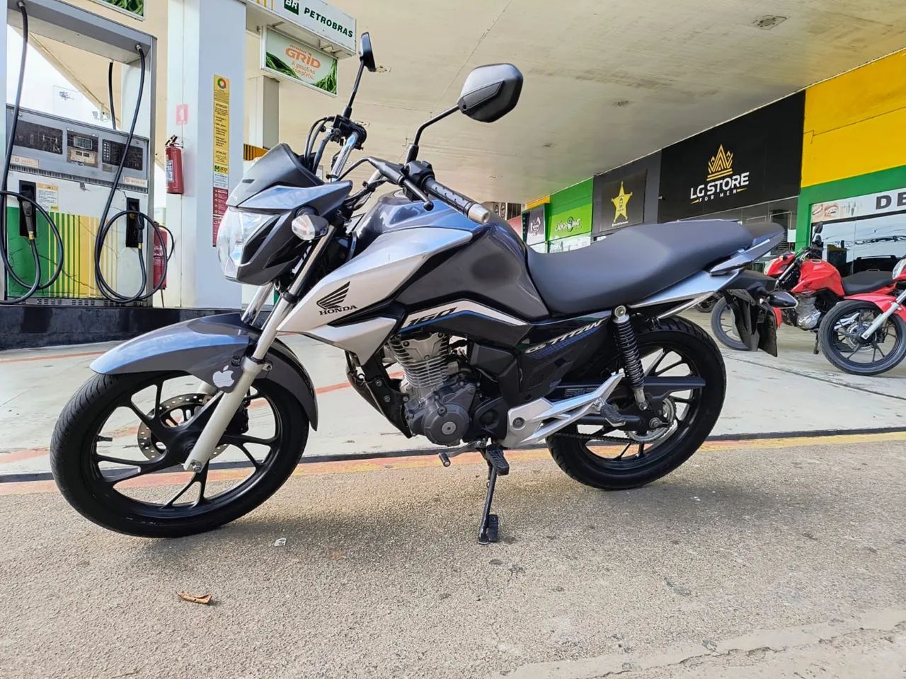 Titan 160