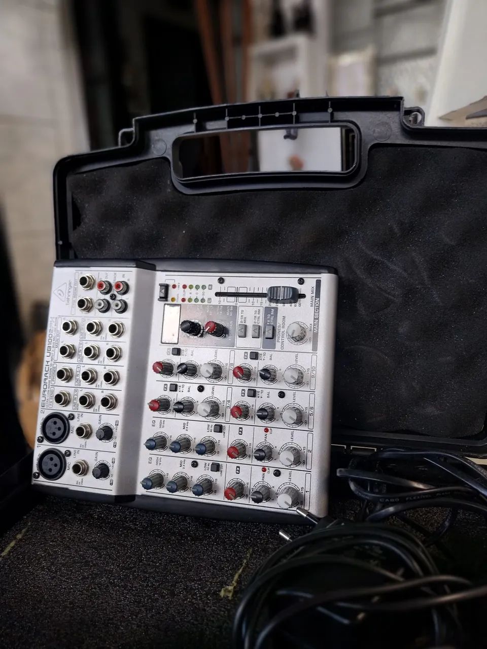 Mesa de som Behringer Eurorack UB1002FX.<br> - Foto 2
