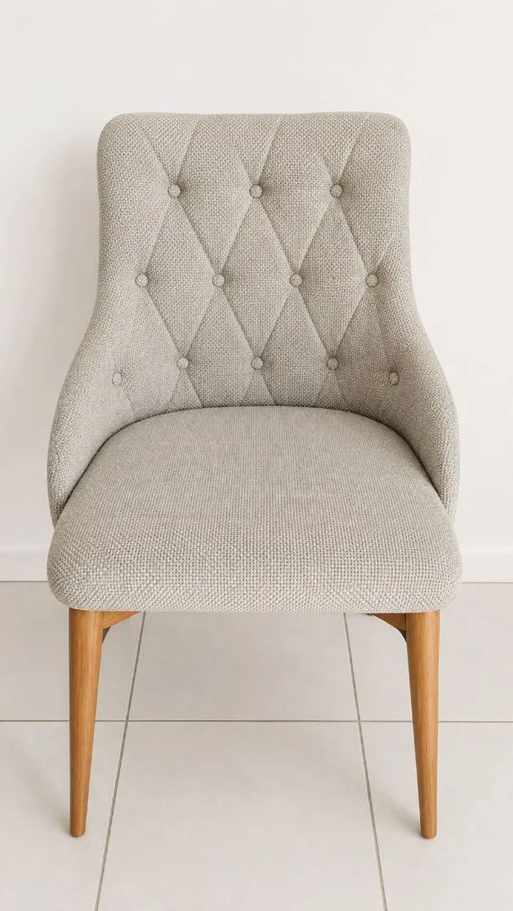 Cadeira Estofada com Braços - Design Sofisticado e Excelente Conforto (usada)