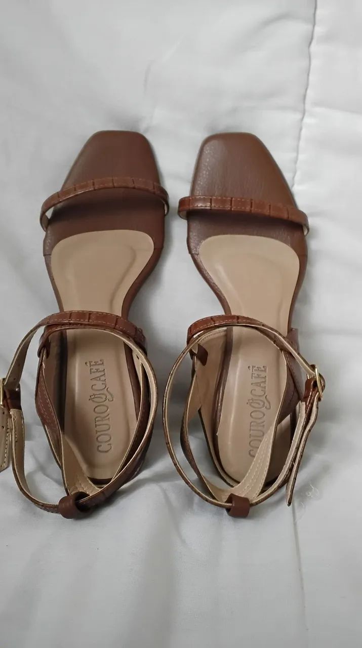 Sandália tamanho 35