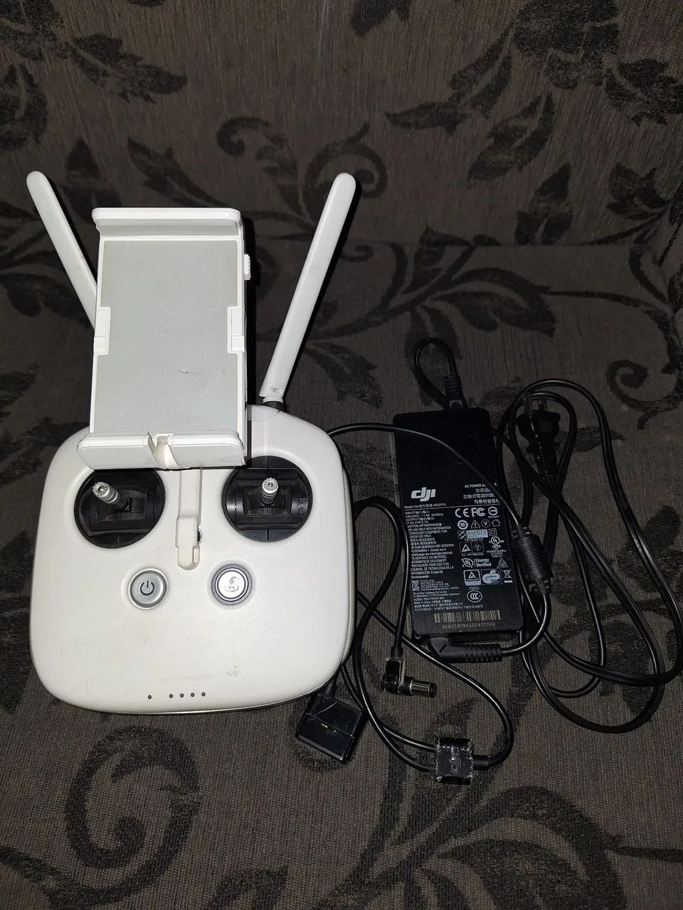 "Controle DJI Phantom 3 Pro / Advanced GL300A + Carregador Original"