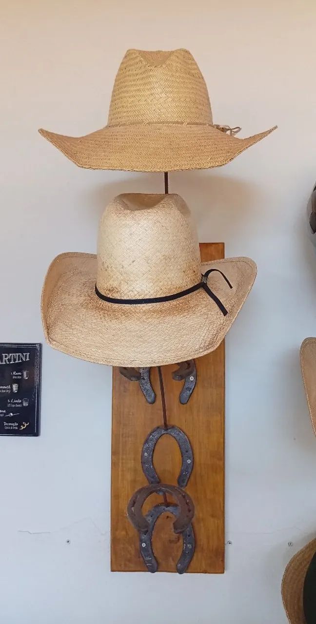 Porta chapéu para 4 chapéus 
