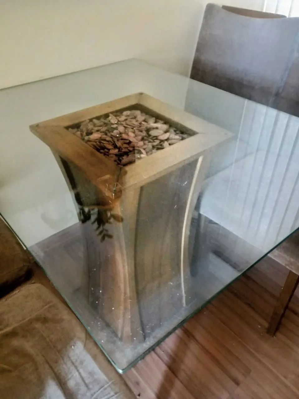 Mesa linda com 4 cadeiras madeira e vídro temperado - Foto 4