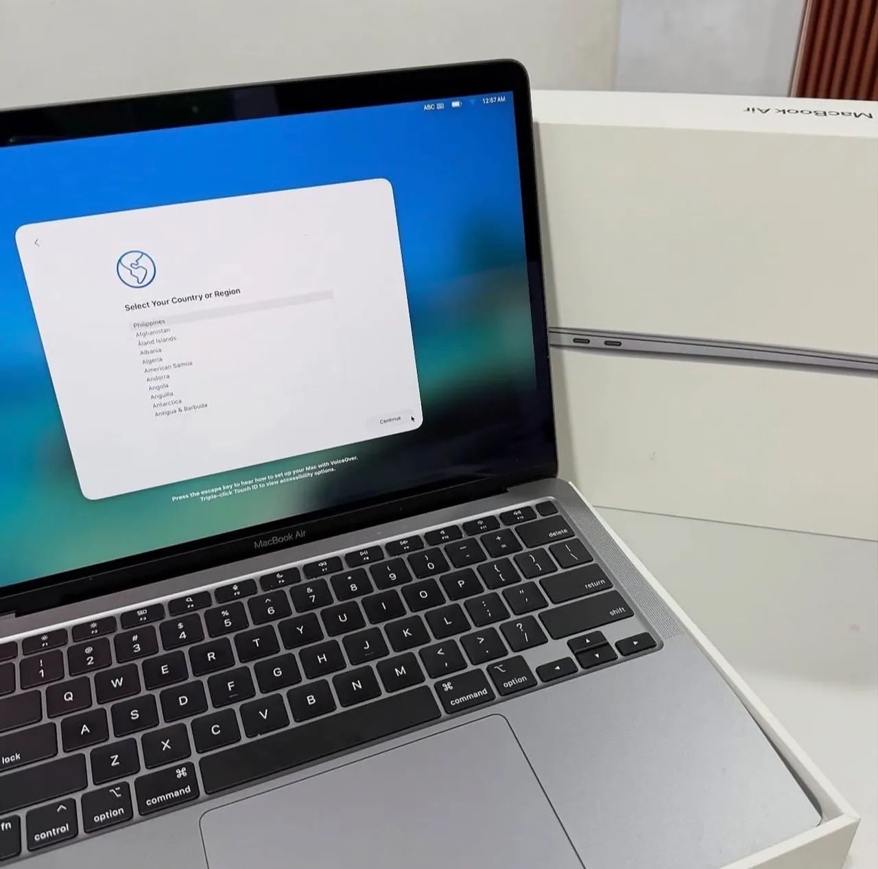 MACKBOOK AIR M1 8/256GB SEMIZERO NA GARANTIA APPLE - Notebooks