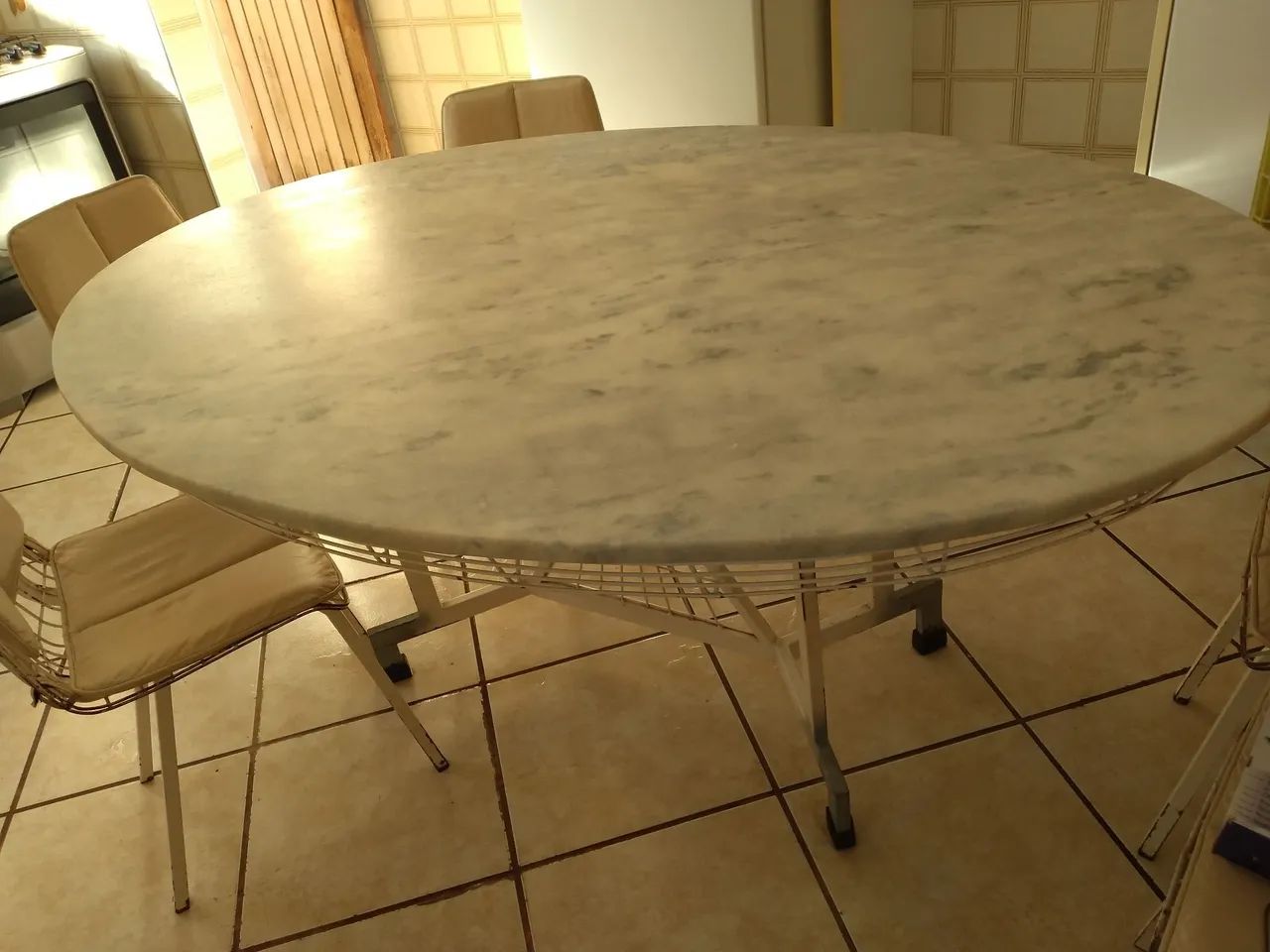Mesa em mármore 1.71x 46. Com 06 cadeiras. - Foto 2