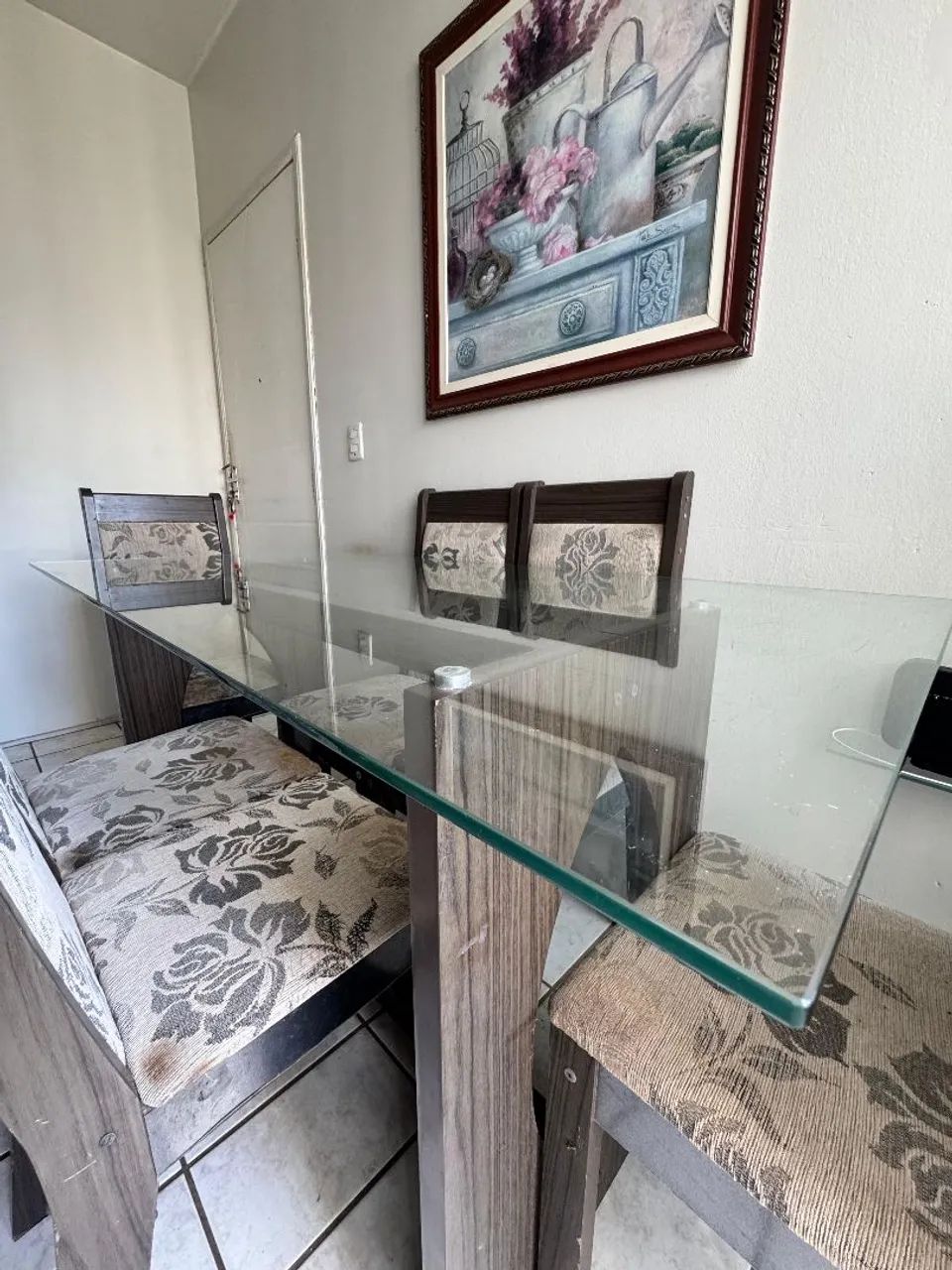 Mesa com tampo de vidro temperado, com 6 cadeiras - Foto 3