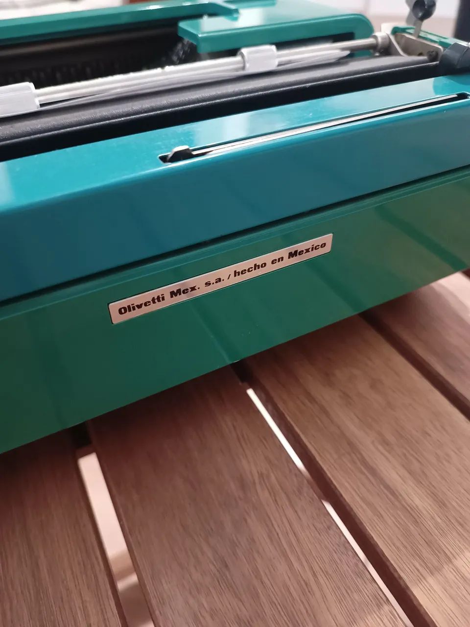 Máquina de escrever Olivetti verde e bolsa de couro original  - Foto 3