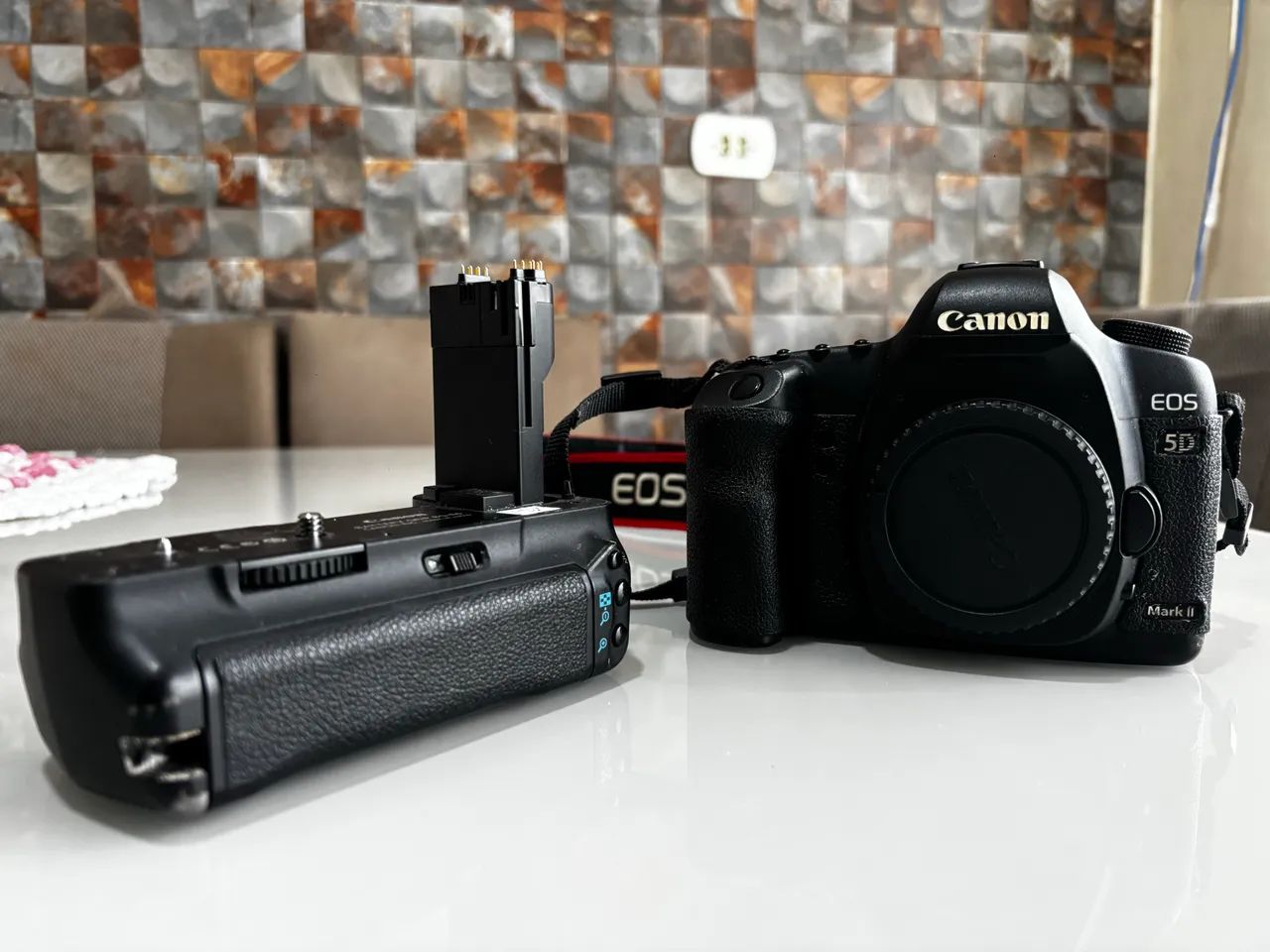 Camera canon 5d mark 2 + grip bateria + flash + lente 85mm 1.8