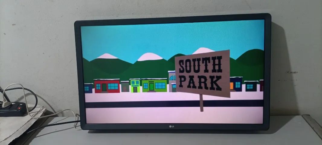 TV LG SMART 32" POLEGADAS, FUNCIONANDO EM BOM ESTADO - Foto 4