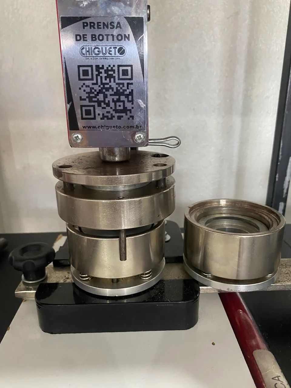 VENDO PRENSA DE BOTTONS CHIGUETO 5,5 - Foto 4
