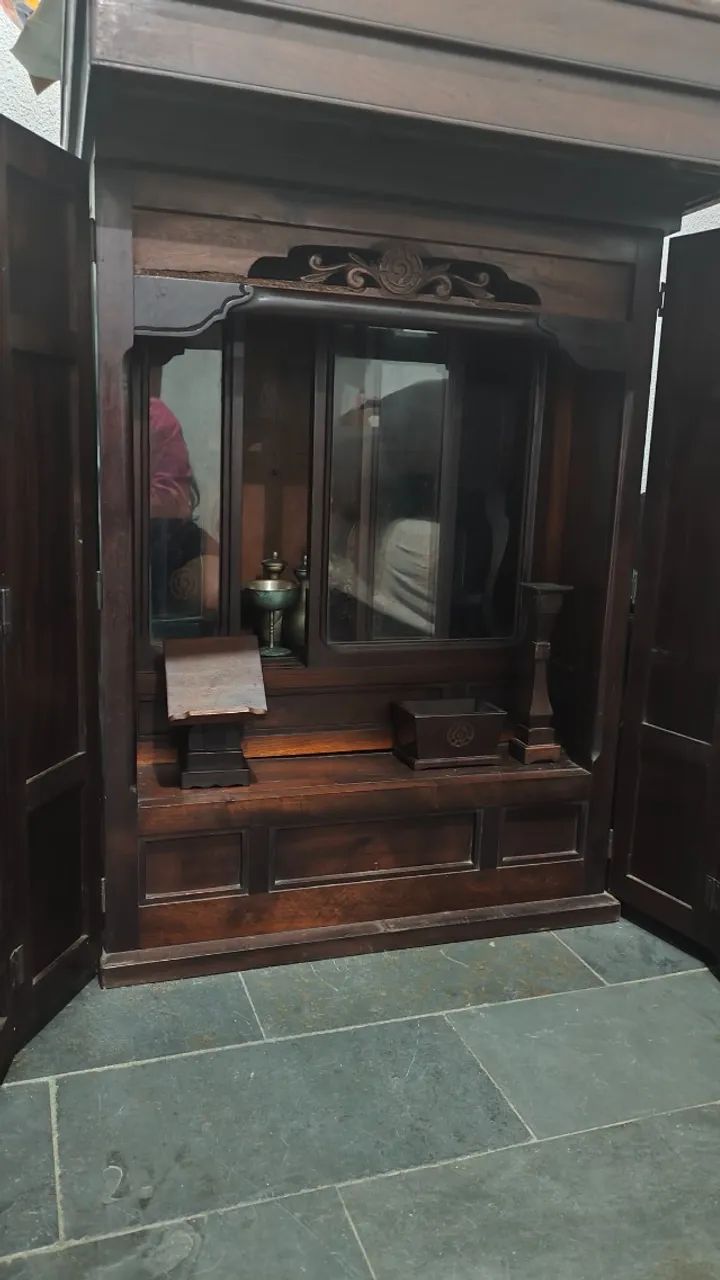 Oratorio budista com Acessórios impecavel - Foto 2