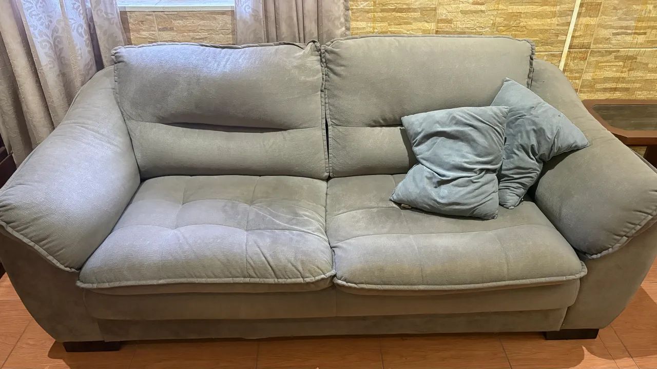 Par de Sofás Cinza Suede Suede Revestido (3 Lugares + 2 Lugares) - Excelente Estado! - Foto 2