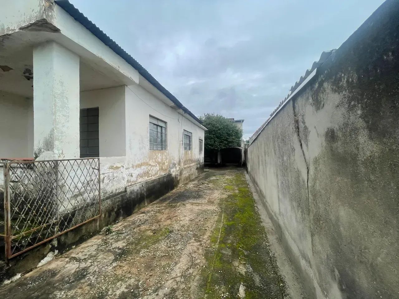 Excelente casa com 3 quartos e 6 vagas, no Tupi!!! - Foto 3