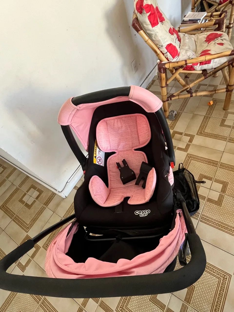 CARRINHO DE BEBÊ + BEBÊ CONFORTO