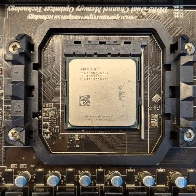 Kit Placa Mãe Msi 990fxa-gd65 E Processador Amd Fx-8300 Am3+ - Foto 3