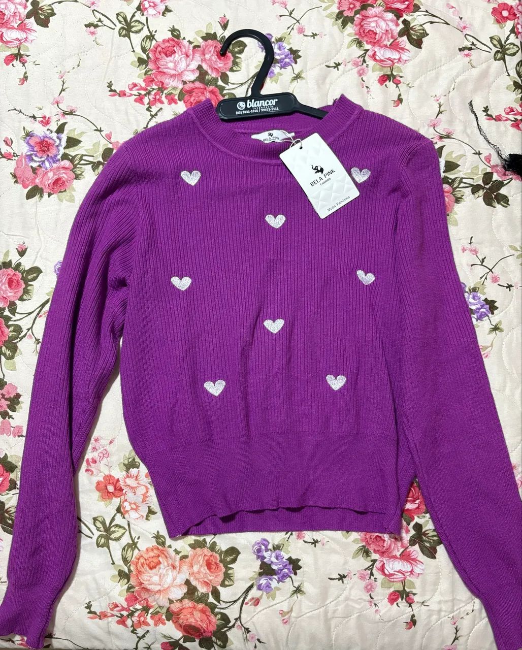 Suéter Roxo Cropped Com Detalhes de Coração 