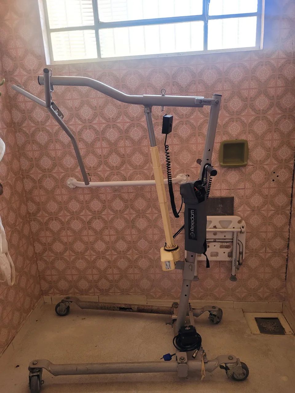 Guindaste eletrico para acamado até 180kg - Foto 2