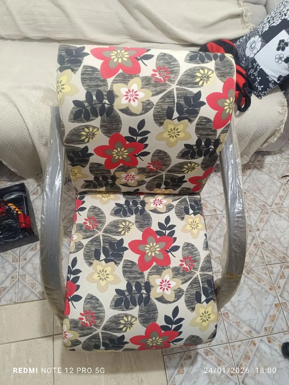 VENDO POLTRONA EM TECIDO IMPERMEÁVEL. - Foto 2