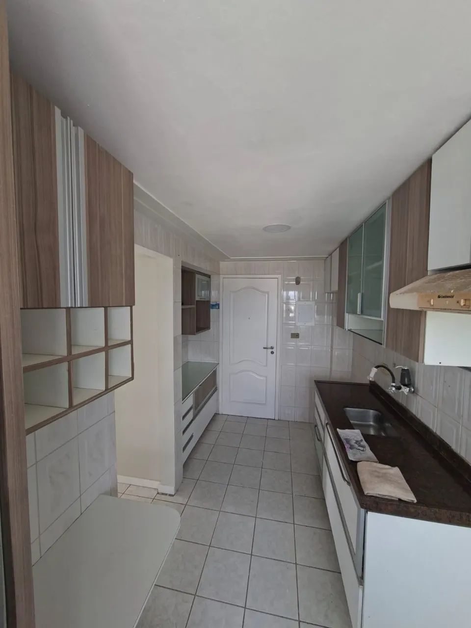 Apartamento com três quartos para alugar em Candeias. - Foto 5
