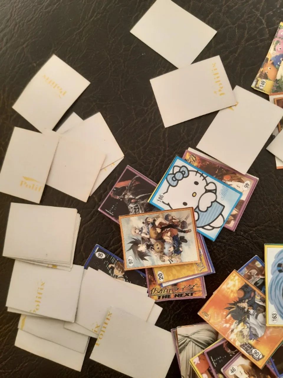 Lote de figurinhas ben 10 e outras - Foto 3