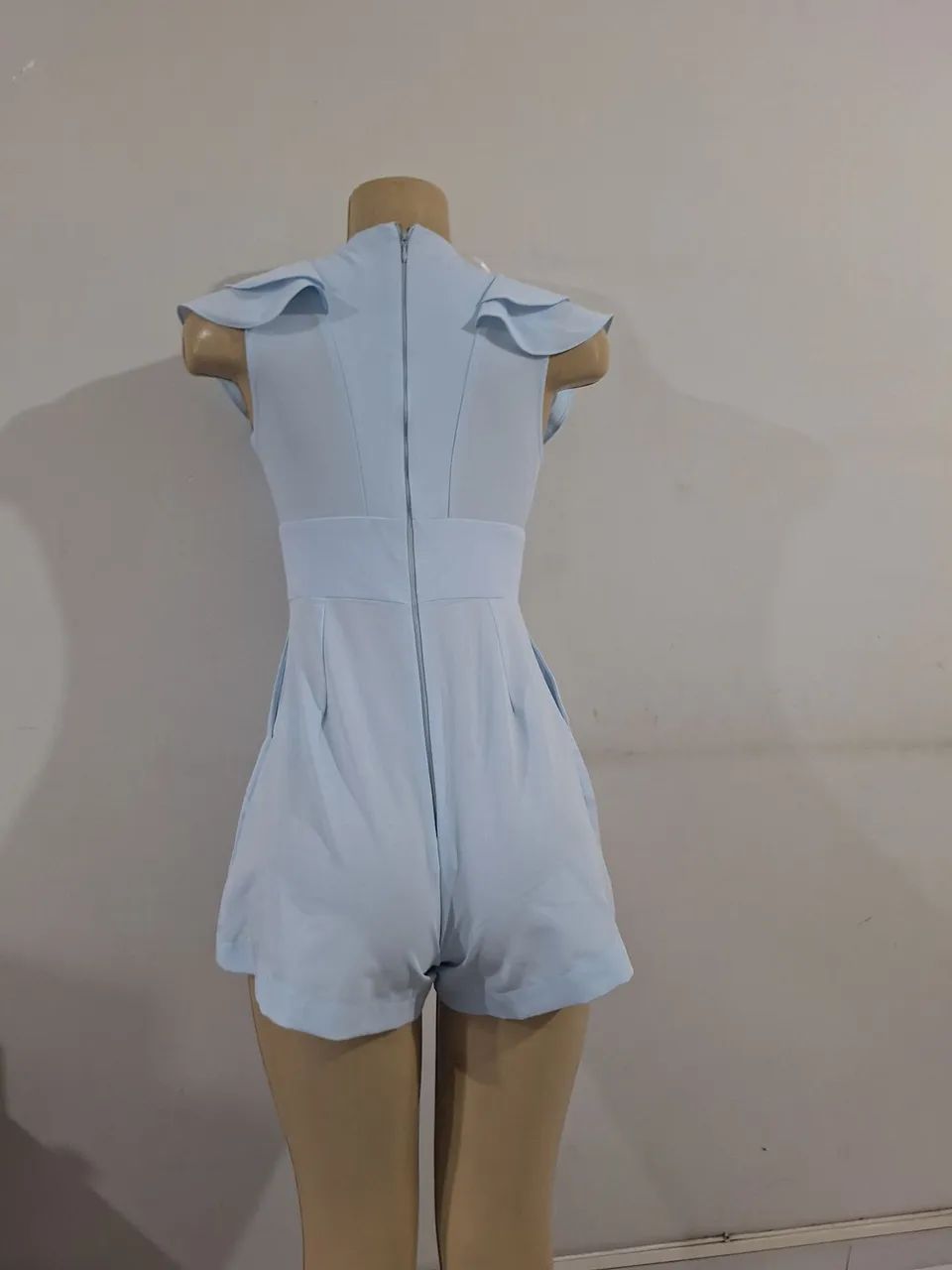 Macacão feminino com babado - Foto 4