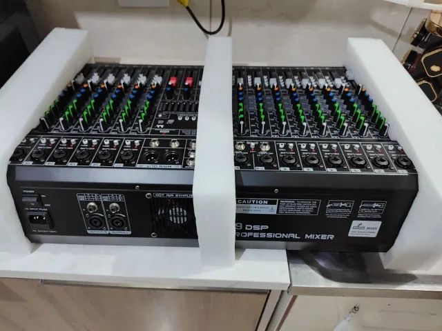 Mesa De Som Amplificada 700w Arcano 99 DSP Professional Mixer Am