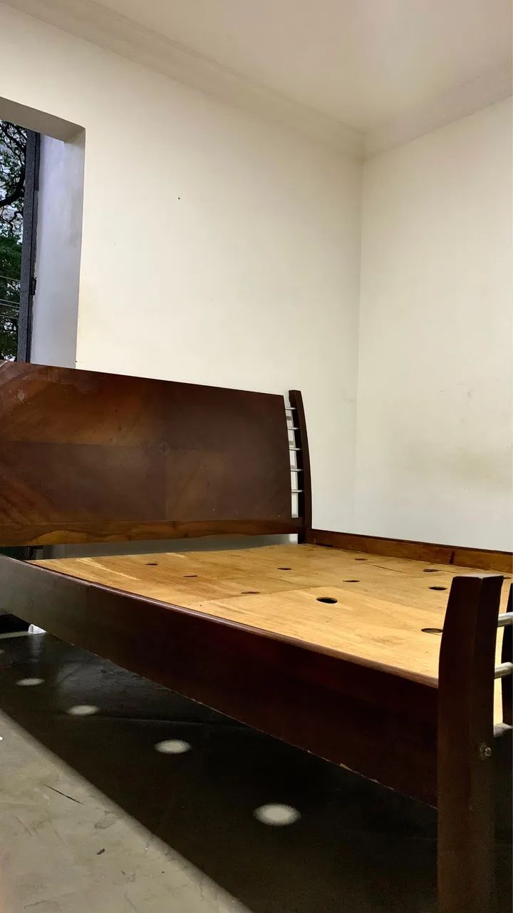 Vendo cama Queen de mogno maciço, semi nova sem colchão!  - Foto 4