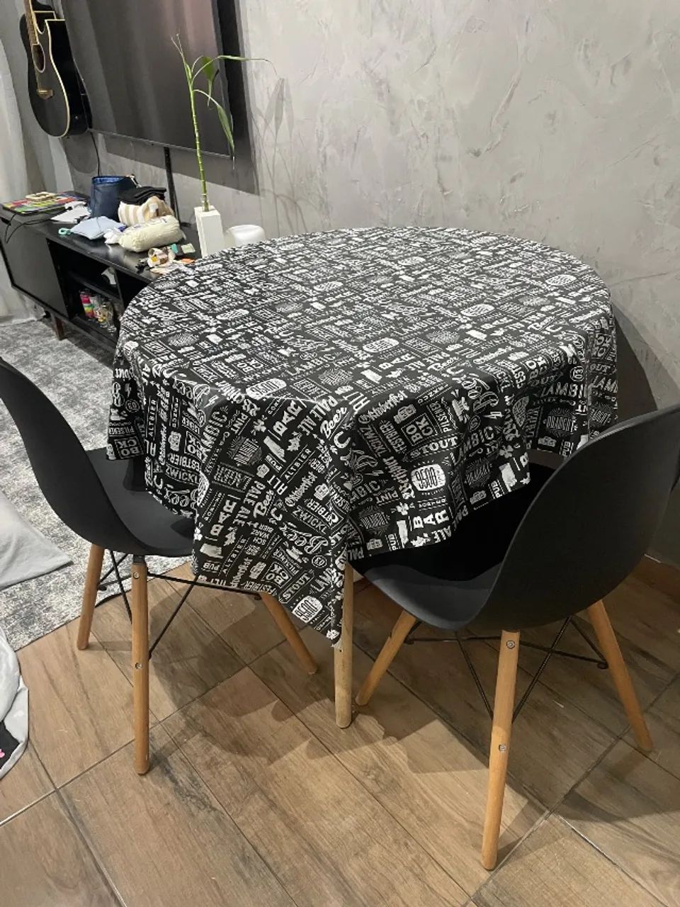Mesa com 2 cadeiras 