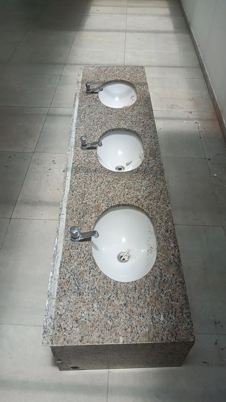 Pia com 3 cubas e 3 torneiras - Foto 3