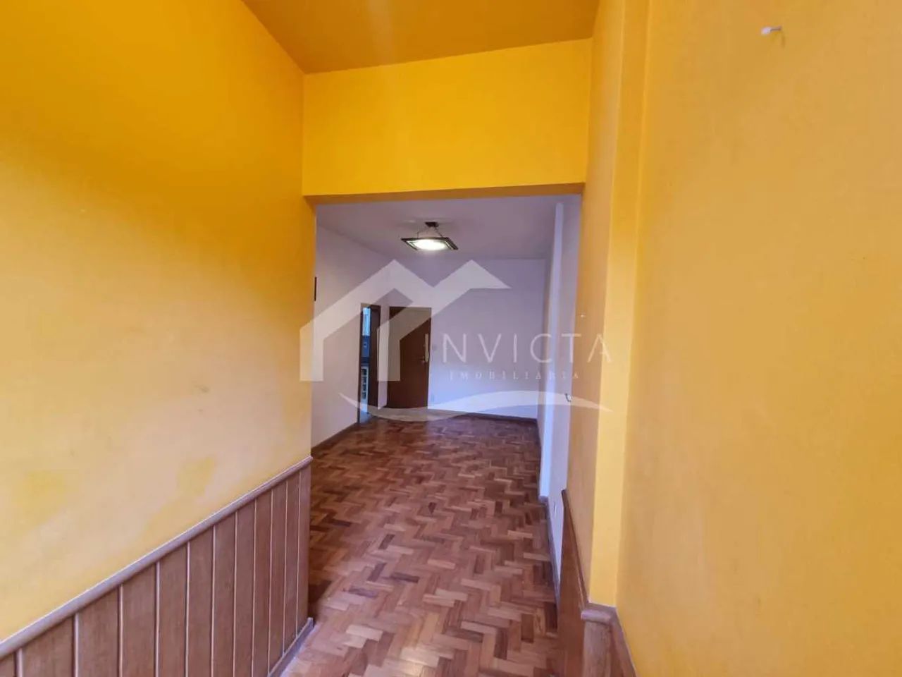 EXCELENTE APARTAMENTO RECÉM-REFORMADO COM 2 QUARTOS, SENDO 1 SUÍTE - Foto 3