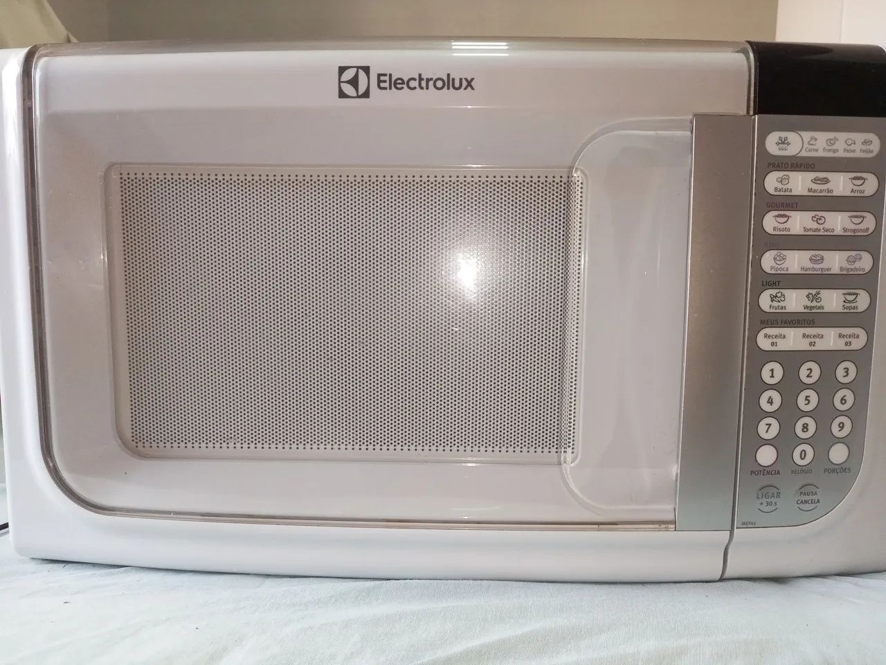 Microondas 220v bem conservado Eletrolux 31L - Fogões e Fornos