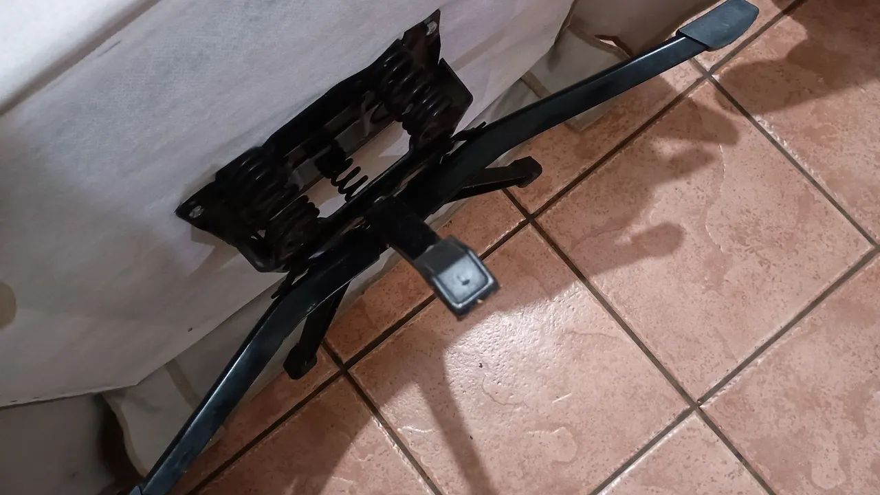 Poltrona giratória e reclinável  - Foto 3