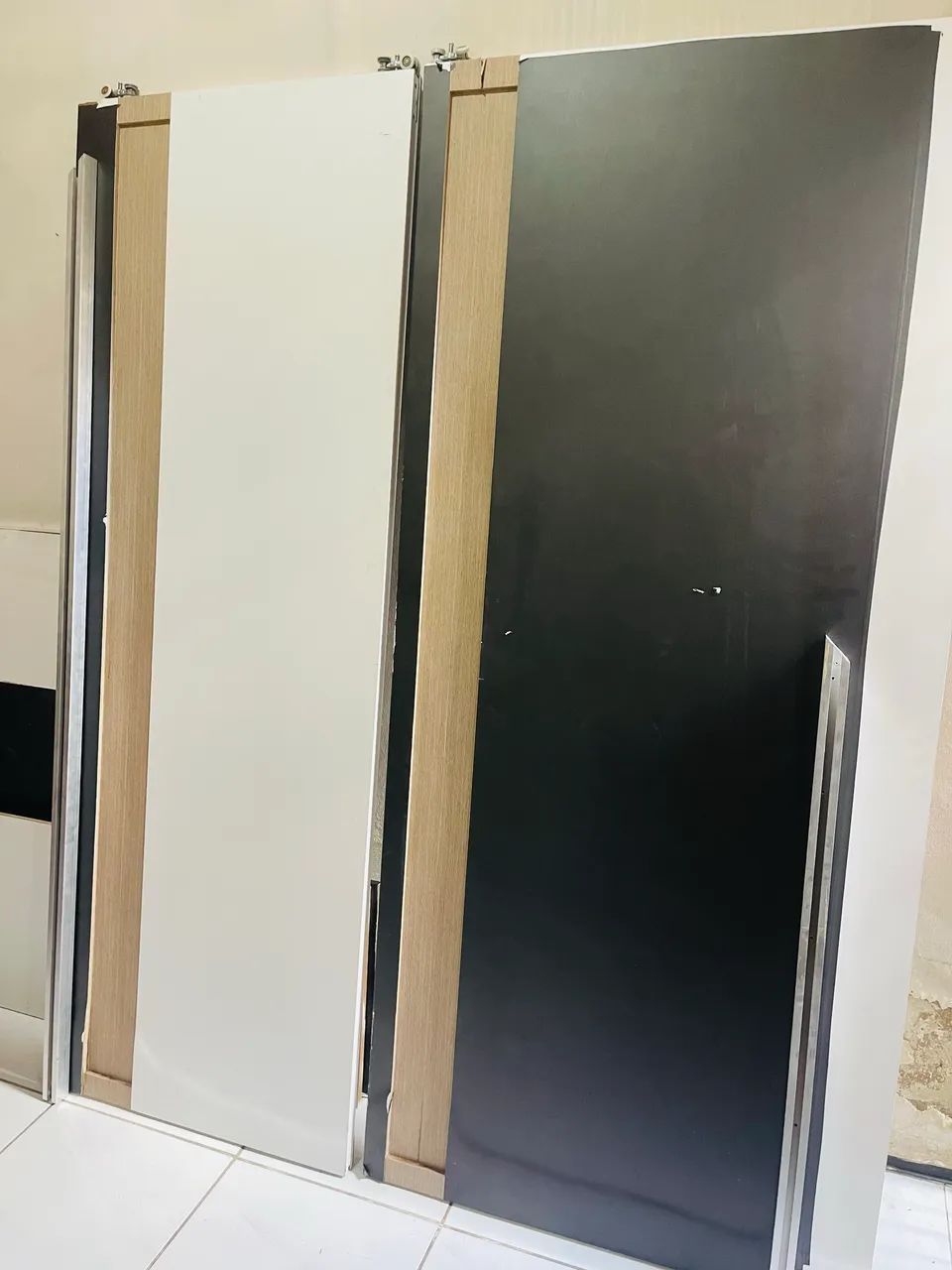 Portas de correr já com os trilhos 
