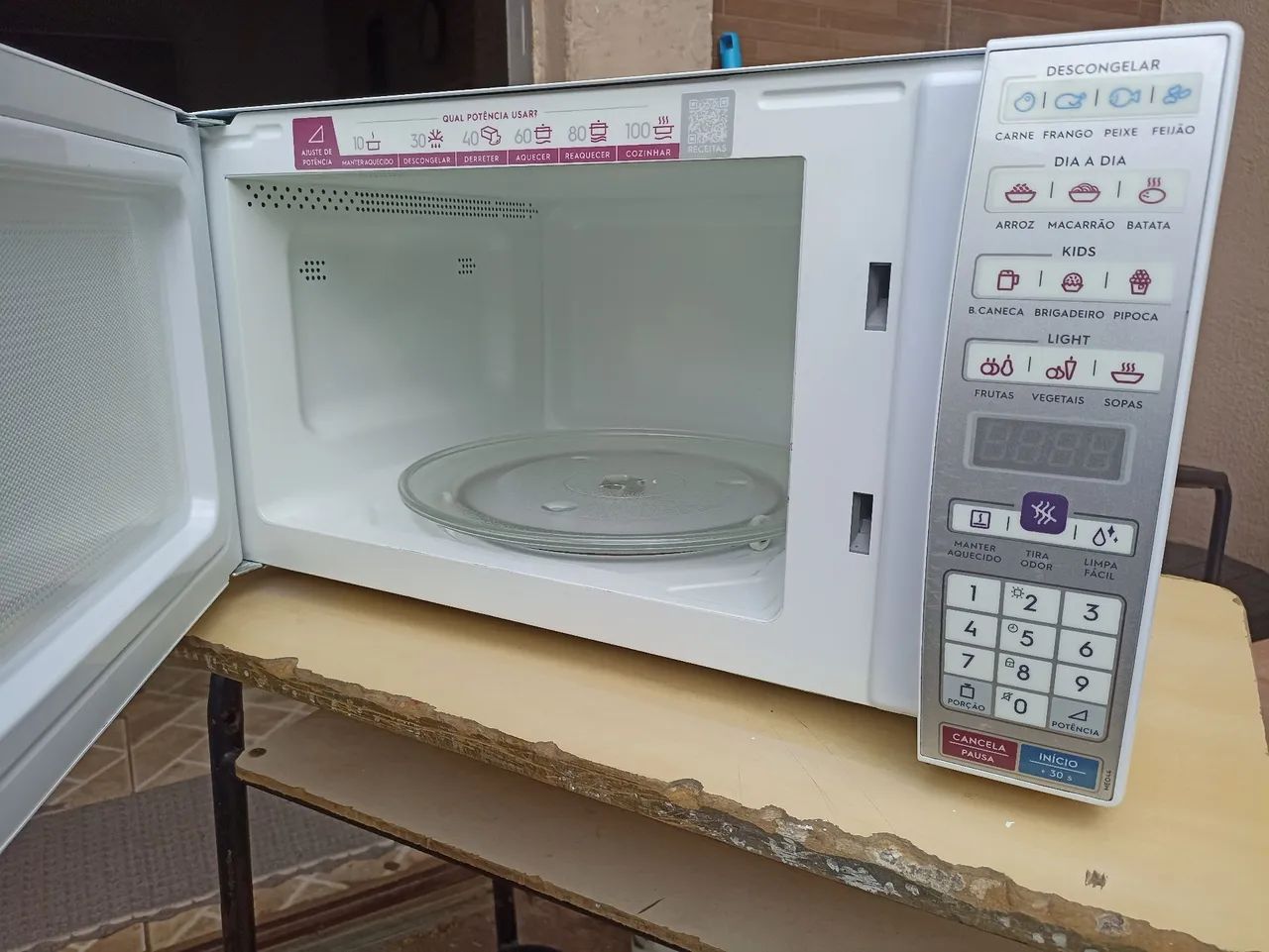 Microondas Eletrolux de 34 litros. - Foto 4